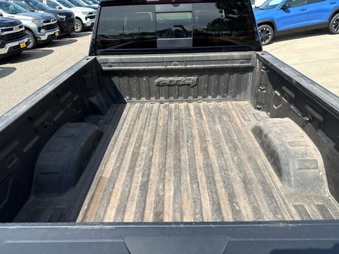 Used 2022 GMC Sierra 2500 AT4 w/ AT4 Preferred Package AWD/4WD image 6