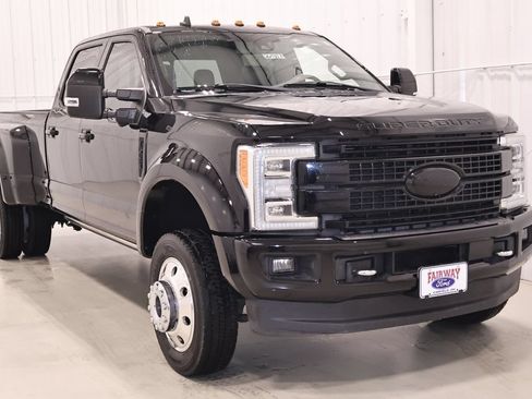Certified 2019 Ford F450 Platinum w/ Platinum Ultimate Package AWD/4WD image 4
