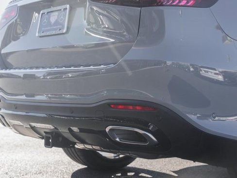 New 2026 Mercedes-Benz GLS 580 4MATIC image 9