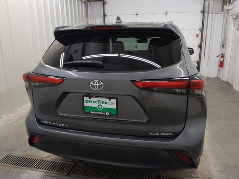 Used 2021 Toyota Highlander XLE AWD/4WD image 7