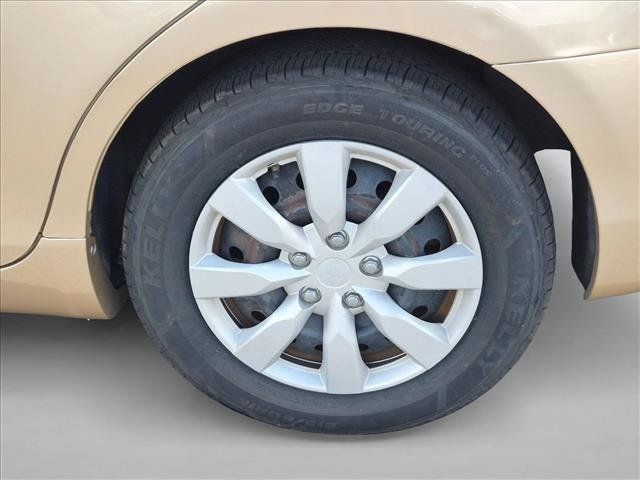 Used 2011 Toyota Camry LE FWD image 10