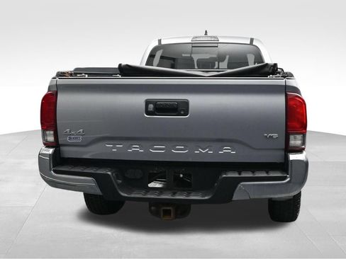 Used 2019 Toyota Tacoma SR5 AWD/4WD image 4