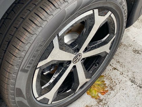 New 2026 Volkswagen Tiguan SE image 11