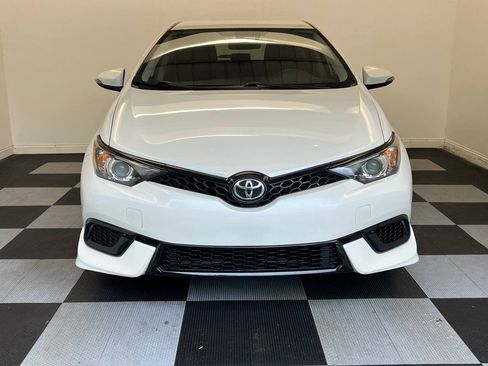 Used 2018 Toyota Corolla iM image 2