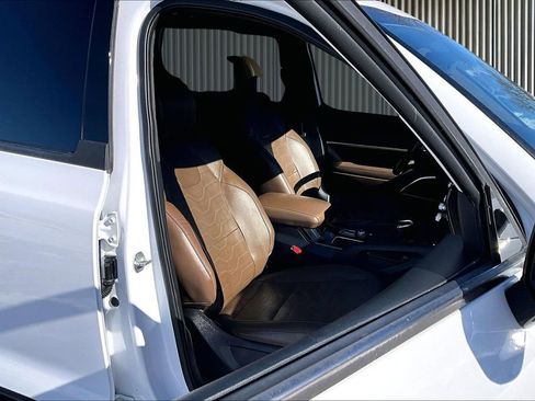 Used 2022 Kia Telluride SX w/ SX Prestige Package image 8