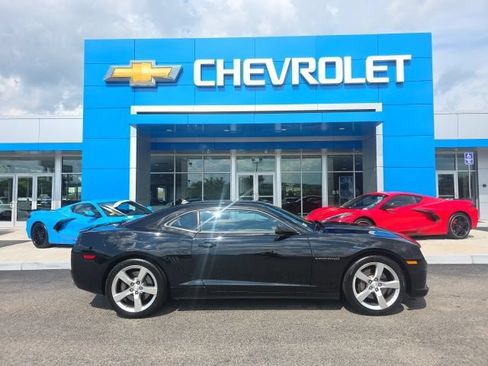 Used 2010 Chevrolet Camaro SS RWD image 2
