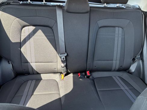 Used 2025 Hyundai Venue SEL FWD image 38