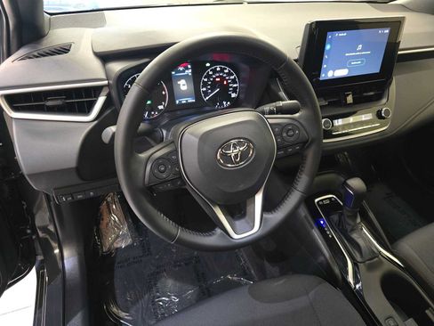 Certified 2025 Toyota Corolla SE FWD image 2