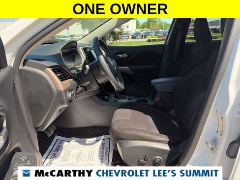 Used 2017 Jeep Cherokee Latitude w/ Cold Weather Group AWD/4WD image 43