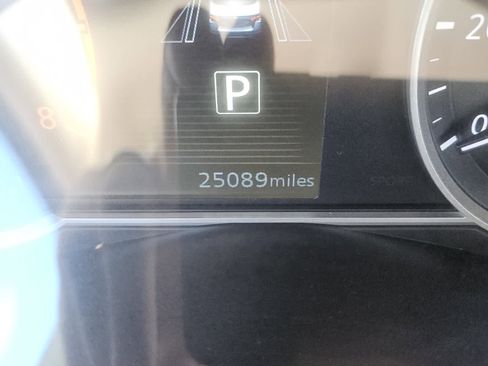 Used 2025 Nissan Versa SV w/ Trunk Package image 15