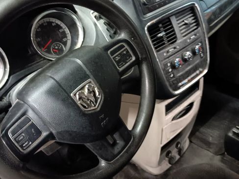 Used 2014 RAM C/V Tradesman image 7
