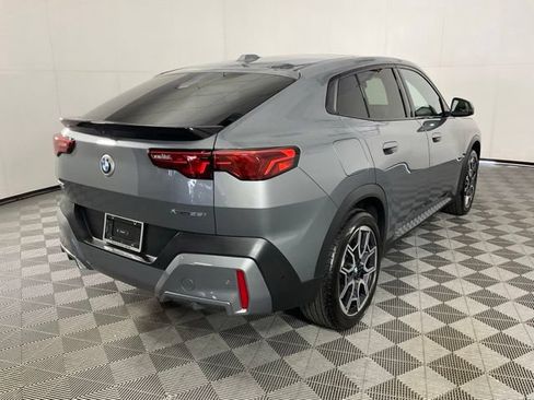 Used 2025 BMW X2 xDrive28i AWD/4WD image 6