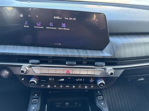 Certified 2025 Kia Telluride EX w/ EX Captain's Chair Package image 15