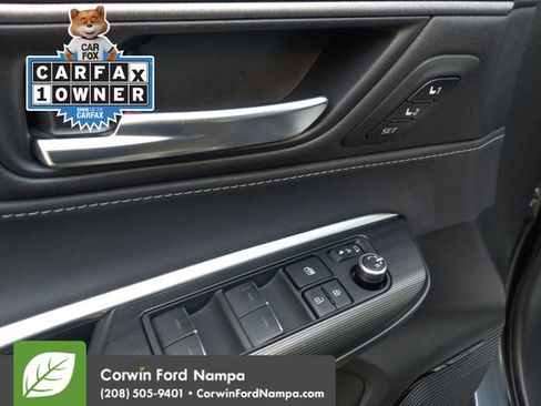 Used 2023 Toyota Venza XLE image 11