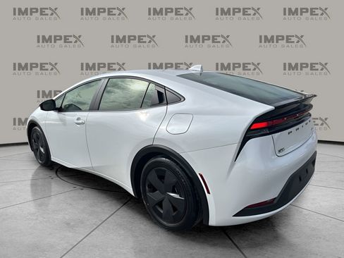 Used 2025 Toyota Prius LE image 3