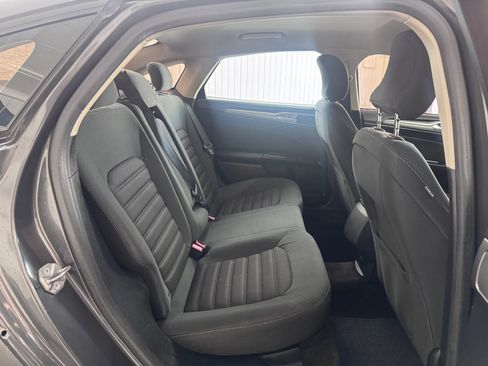 Used 2018 Ford Fusion SE FWD image 11