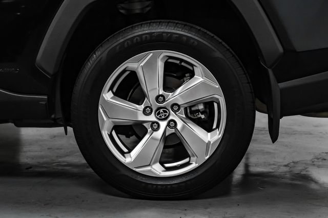 Used 2020 Toyota RAV4 Limited AWD/4WD image 55