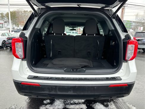 Used 2023 Ford Explorer XLT image 32