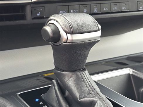 Used 2022 Toyota Sienna XSE image 23