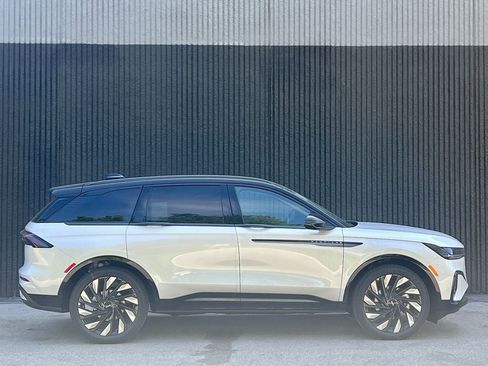 New 2026 Lincoln Nautilus Reserve w/ Jet Appearance Package AWD/4WD image 5