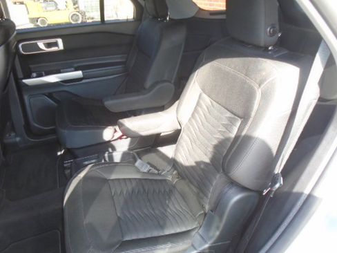 Used 2020 Ford Explorer XLT w/ Comfort Package image 3