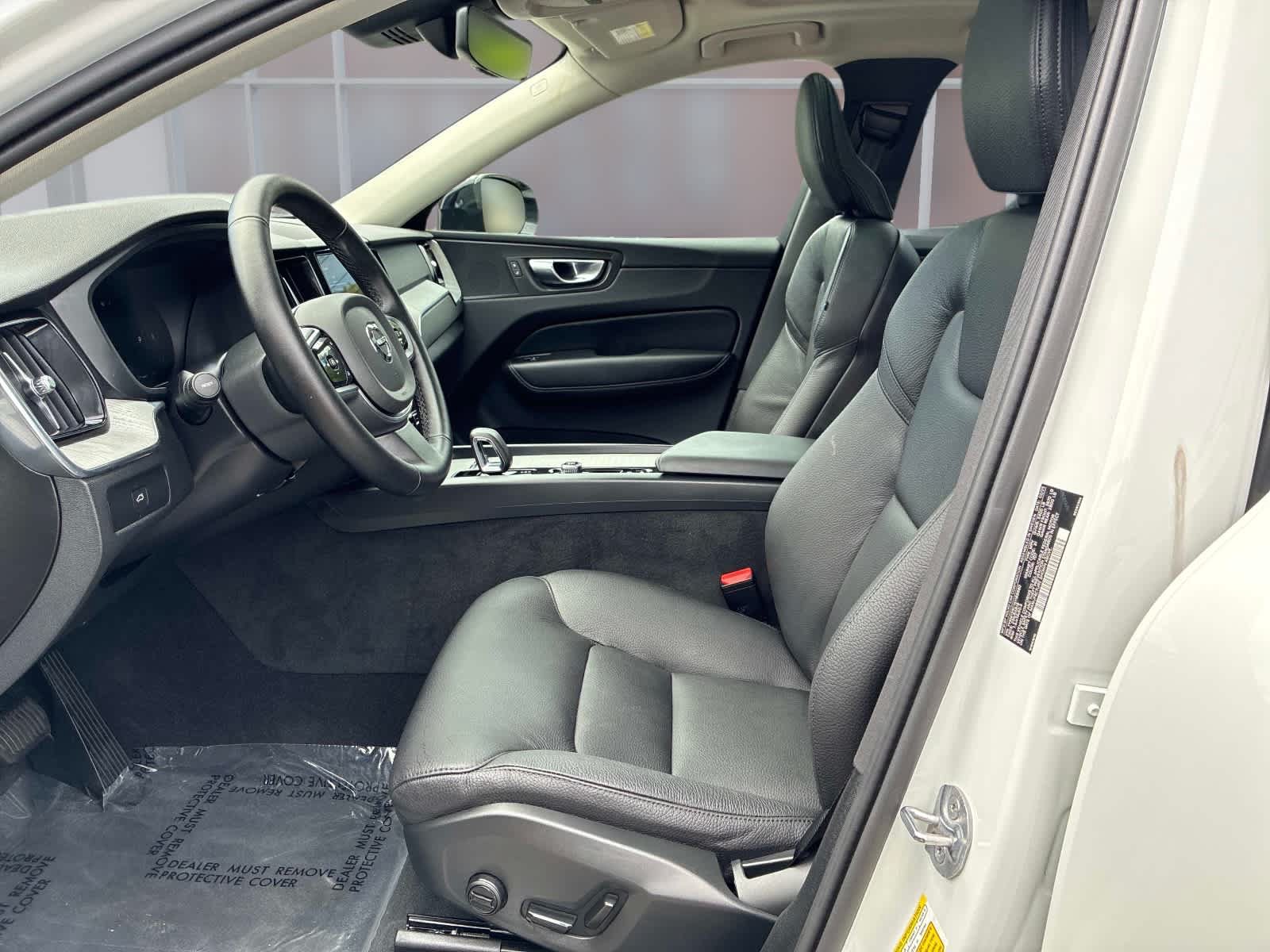 Used 2025 Volvo XC60 B5 Plus AWD/4WD image 24
