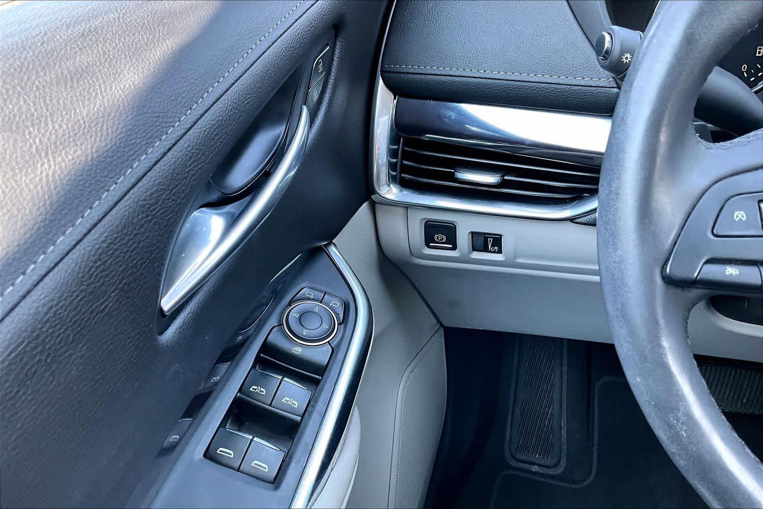 Used 2019 Cadillac XT4 Luxury w/ Cold Weather Package FWD image 33
