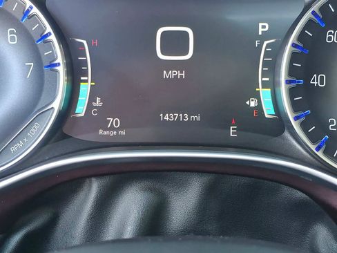 Used 2018 Chrysler Pacifica Limited w/ Tire & Wheel Group FWD image 24