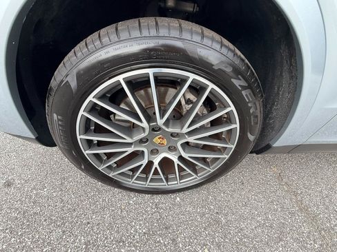 Used 2021 Porsche Cayenne AWD/4WD image 32