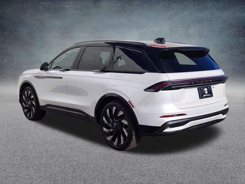 New 2026 Lincoln Nautilus Reserve image 5