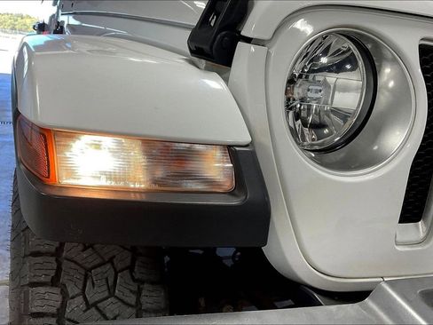 Used 2020 Jeep Wrangler Unlimited Sahara image 36