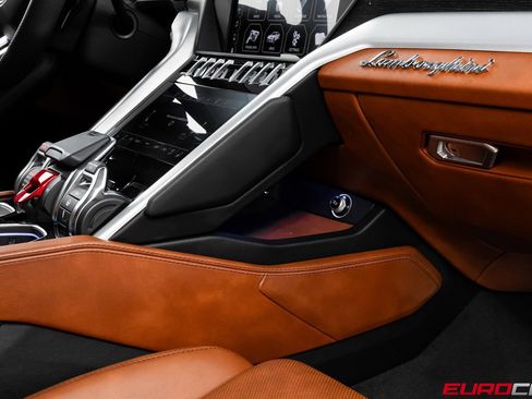 Used 2019 Lamborghini Urus image 33