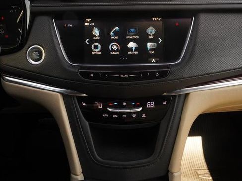 Used 2018 Cadillac XT5 Luxury w/ Driver Awareness Package image 18