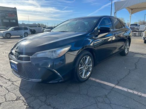 Used 2016 Toyota Camry SE w/ Moonroof Package FWD image 3