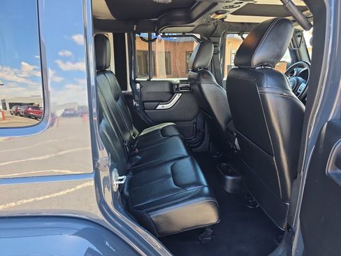 Used 2017 Jeep Wrangler Unlimited Rubicon AWD/4WD image 35
