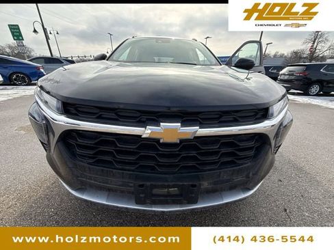 Used 2025 Chevrolet Trax LT w/ Driver Confidence Package image 32