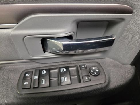 Used 2022 RAM 1500 Classic SLT RWD image 15