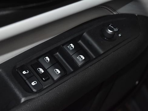 Used 2024 Jeep Compass Limited image 5