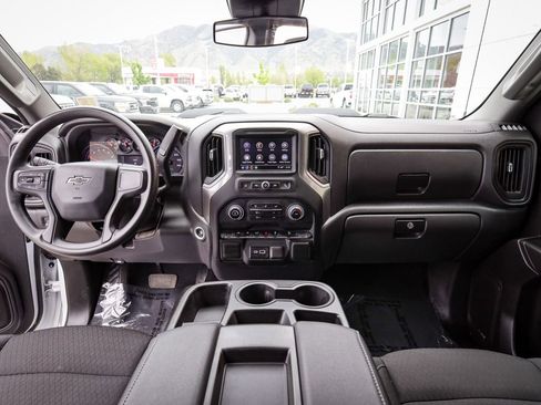 Used 2024 Chevrolet Silverado 1500 Custom Trail Boss AWD/4WD image 17