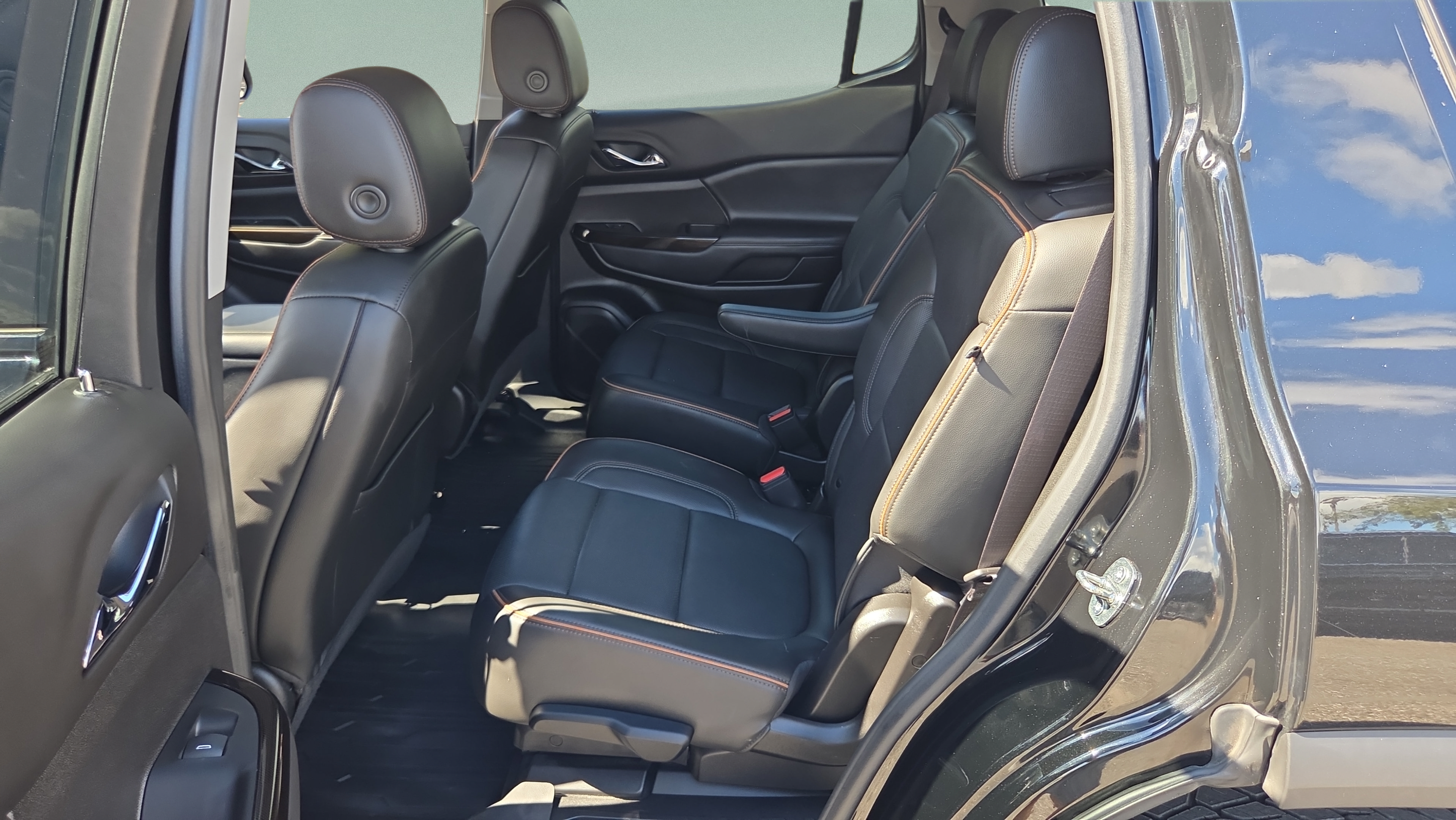 Certified 2023 GMC Acadia AT4 w/ Technology Package AWD/4WD image 10