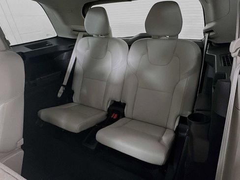 Certified 2025 Volvo XC90 B6 Plus image 26