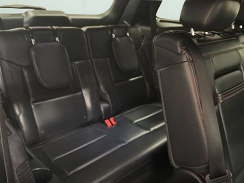 Used 2025 Ford Explorer ST-Line w/ ST-Line Street Pack AWD/4WD image 14