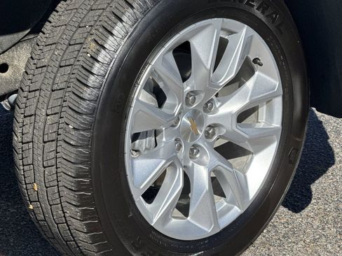 Used 2025 Chevrolet Silverado 1500 Custom image 12