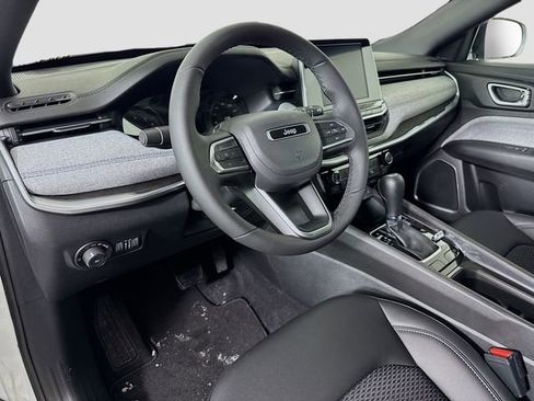 New 2026 Jeep Compass Latitude image 9