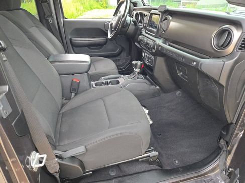 Used 2020 Jeep Wrangler Sport AWD/4WD image 6