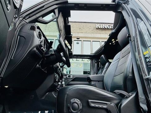 Used 2022 Jeep Wrangler Unlimited Sahara w/ Cold Weather Group image 39