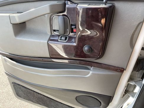 Used 2019 GMC Savana 2500 Extended w/ Enhanced Convenience Package image 37