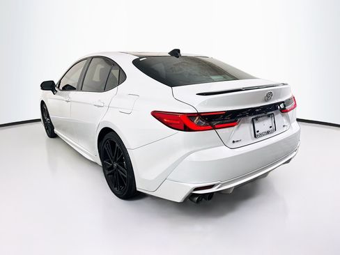 Used 2025 Toyota Camry XSE FWD image 5