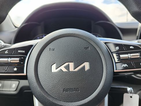 Used 2022 Kia Forte LXS w/ LXS Technology Package image 23