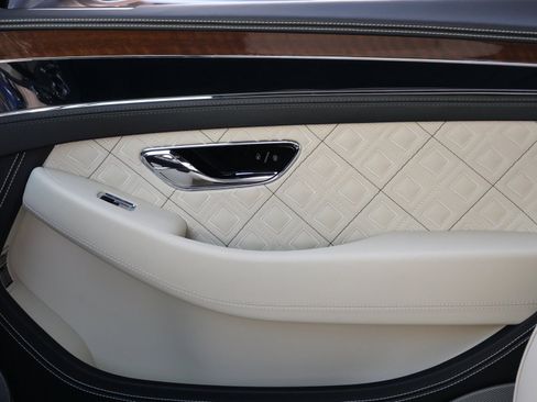 Used 2020 Bentley Continental GT image 12